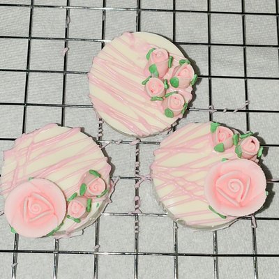 A Set Of 12 Chocolate Covered Oreos