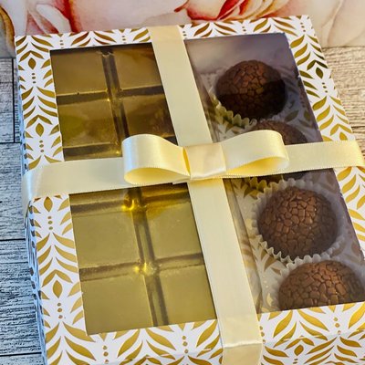Gift box with Pāo de Mel Bar - dulce de leche + 4 brigadeiros