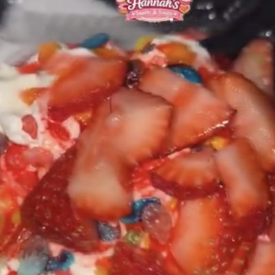 Strawberry Fruity Pebble Cheesecake 