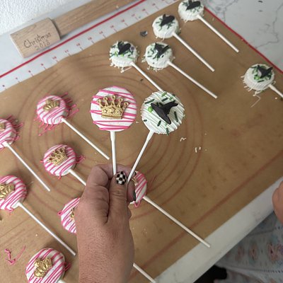 Custom Cake Pops