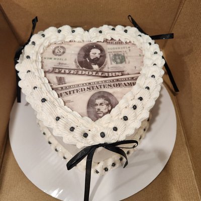 Heart Shaped Cake 6in 2 Layer Cake (Specify Flavor Of Cake/Frosting)