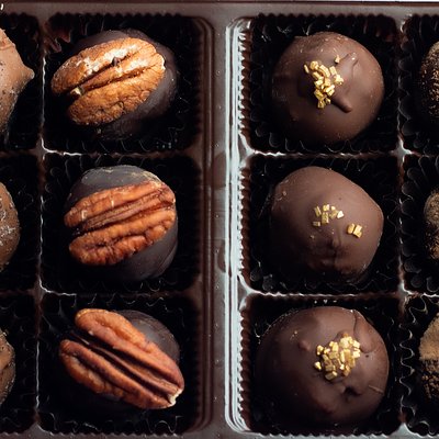  Chocolate Truffles Assorted Bourbon Rum Oreo Peanut Butter 12