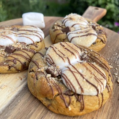 Dozen Cozy Pumpkin S’more Cookies