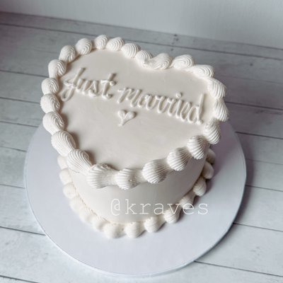 8 Inch Heart Cake ( 2 Layers)