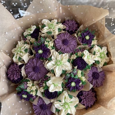 Deluxe 19 Cupcake Bouquet