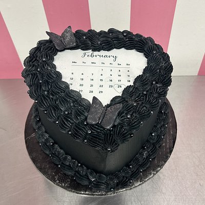 Full Size Heart Cake (Feeds 20-25)