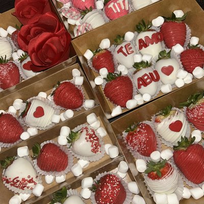 12 Chocolate Covered Strawberries 