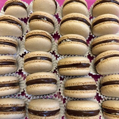 18 Macarons