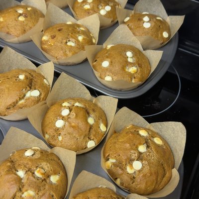 4pack White Coco-Chip Pumpkin Muffin