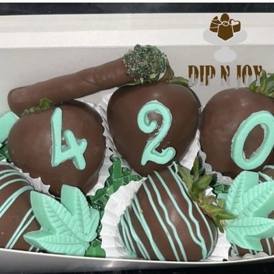 4/20 Half Dozen (6) Strawberry Box