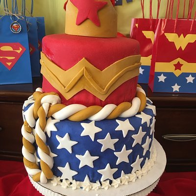 Wonder Woman Tier Cake
