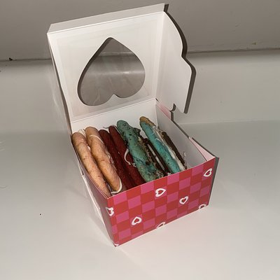 Half Dozen 👩🏾‍🍳🍪