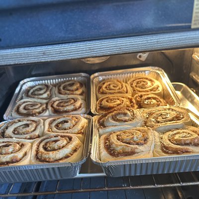 JUMBO Cinnamon Rolls — 4 Pack
