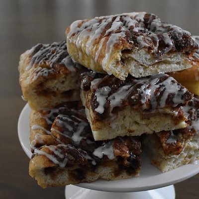 Cinnamon Roll with Raisins & Pecans