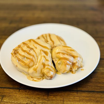 Apple Caramel Cinnamon Buns 🍎 