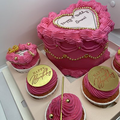 6” Bento Box Cake + 5 Cupcakes
