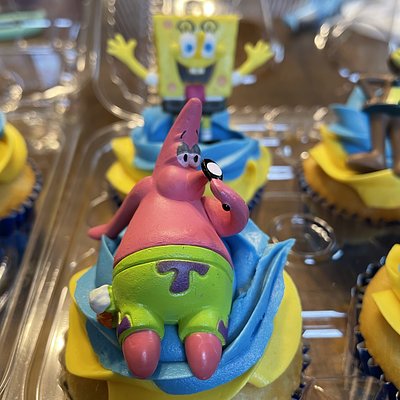 Custom Half Dozen Cupcakes (6)