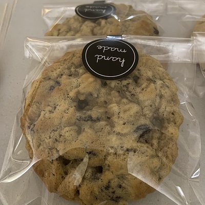 Oatmeal raisin cookies