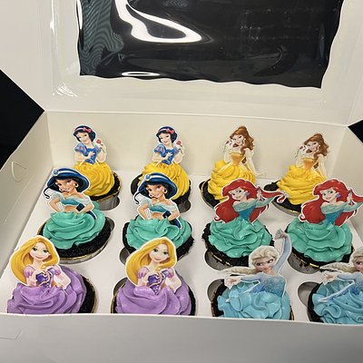 Kid Size Themed Cupcakes 