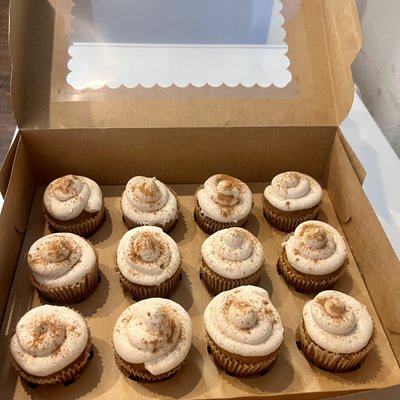 Gourmet Pumpkin Spice Cinnamon Cream cheese Cupcakes (12count)