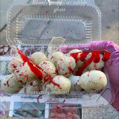 20 Bloody Candy Grapes & Edible Glass 