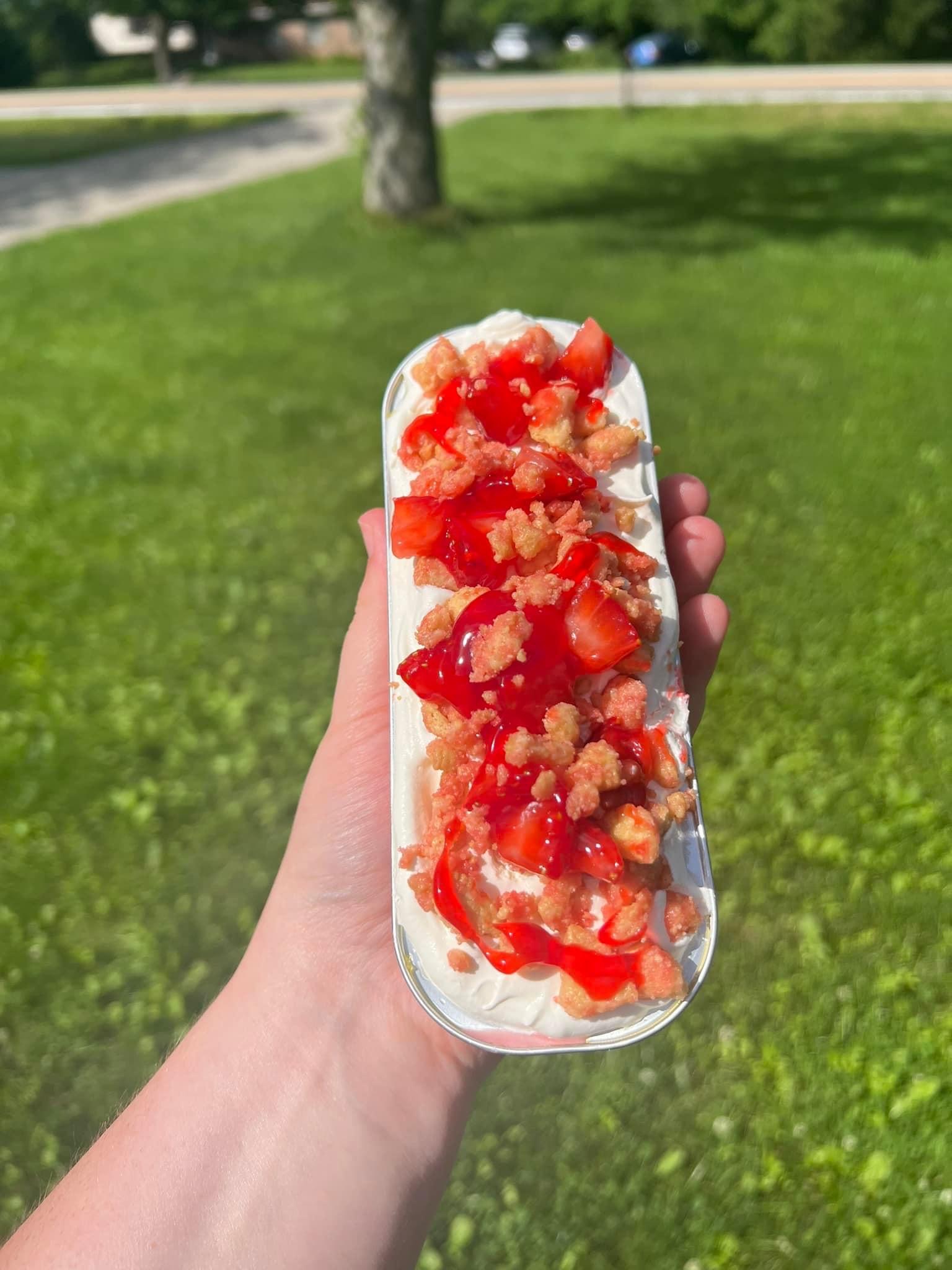 Strawberry Crunch Mini Cake 🍓