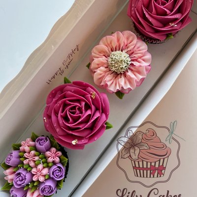 4 Boxed Floral Cupcakes🌻