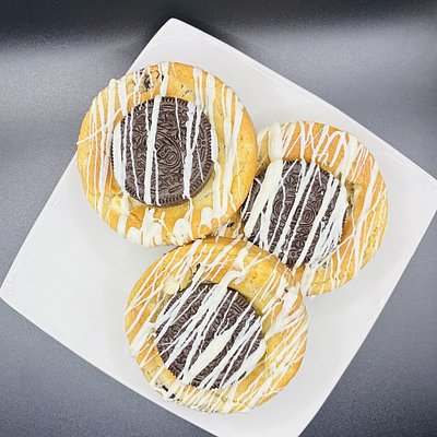 12 Cookies & Cream Cake Cookie