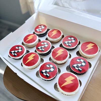 Dozen * CUSTOM * Cupcakes 