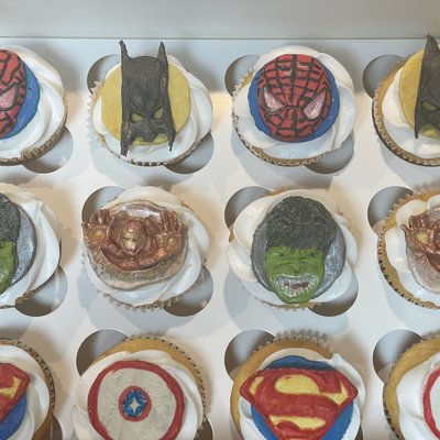 Super Hero Theme Cupcakes 