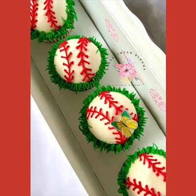 4 Boxed Floral Cupcakes