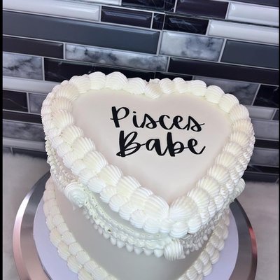 8” Vintage Heart Cake