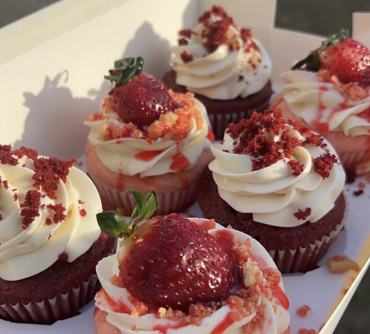Mix N Match 6CT Strawberry Crunch & Red Velvet🩷❤️