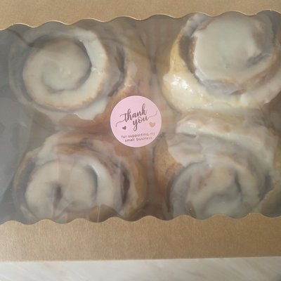 Classic JUMBO Cinnamon Rolls (4)