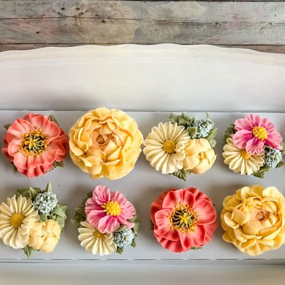 12 Boxed Blooms