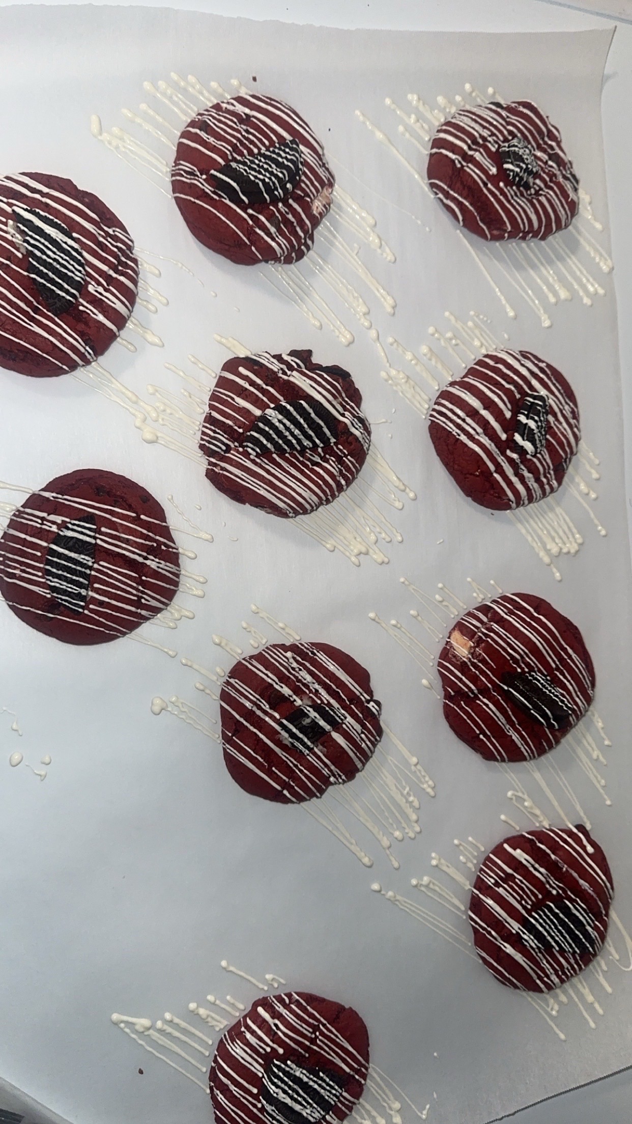Red Velvet Cookies & Creme