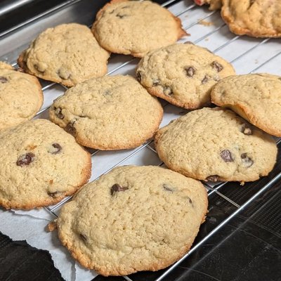 12 Chocolate Chip Cookies 