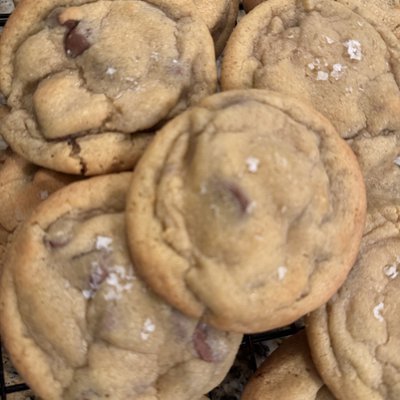 1/2 Dozen Milk Chocolate Chip Sea Salt Cookies 4 oz.