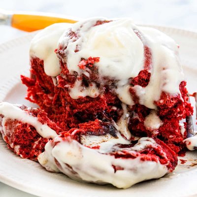 Red Velvet Cinnamon Rolls 6ct