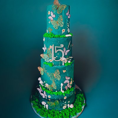 4 Tier Cake- Feeds 200