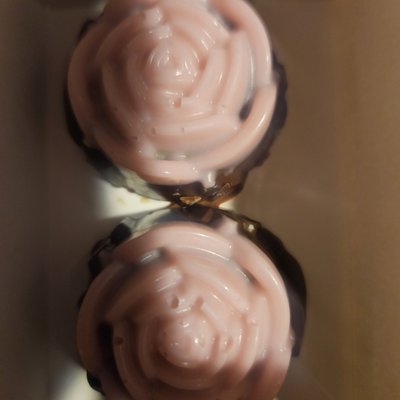 2 Dubai Chocolate Roses