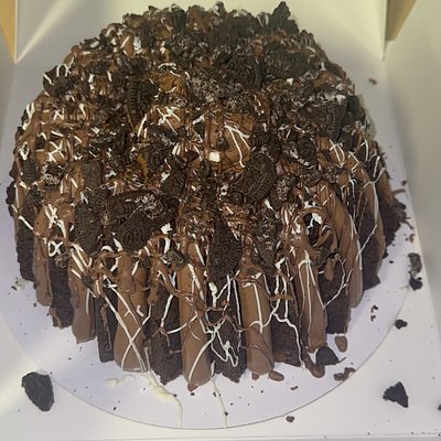 Chocolate Cookies ‘n Cream Explosion Bundt Cake 