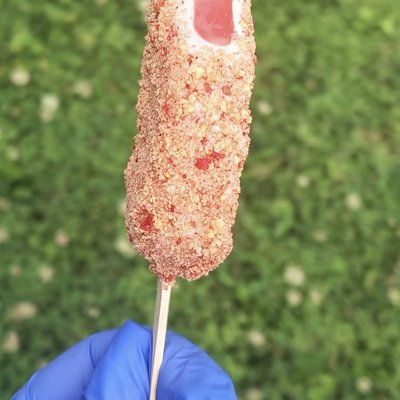 Strawberry Crunch Cakesicles 