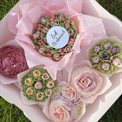 Floral Bento + Cupcake Combo 