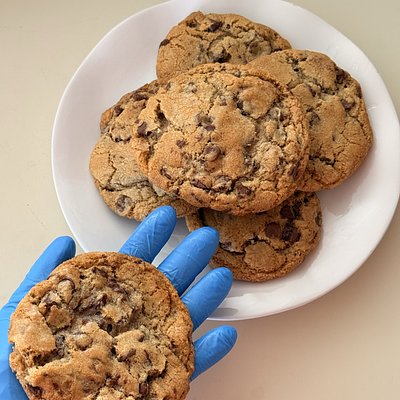 JUMBO Chocolate Chip Cookie