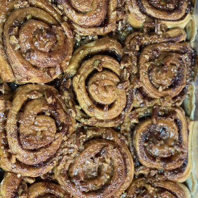 Caramel Pecan Cinnamon Rolls 