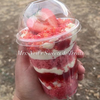Strawberry Crunch Cheesecake Cake Cup