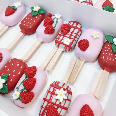 Cakesicles (Dozen)