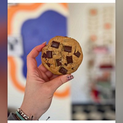 CHOCOLATE CHIP COOKIE