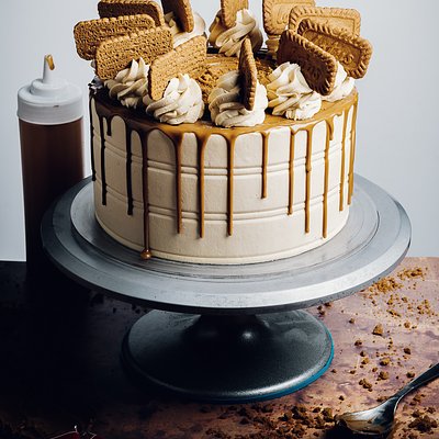 Lotus Biscoff Drip Cake 8”